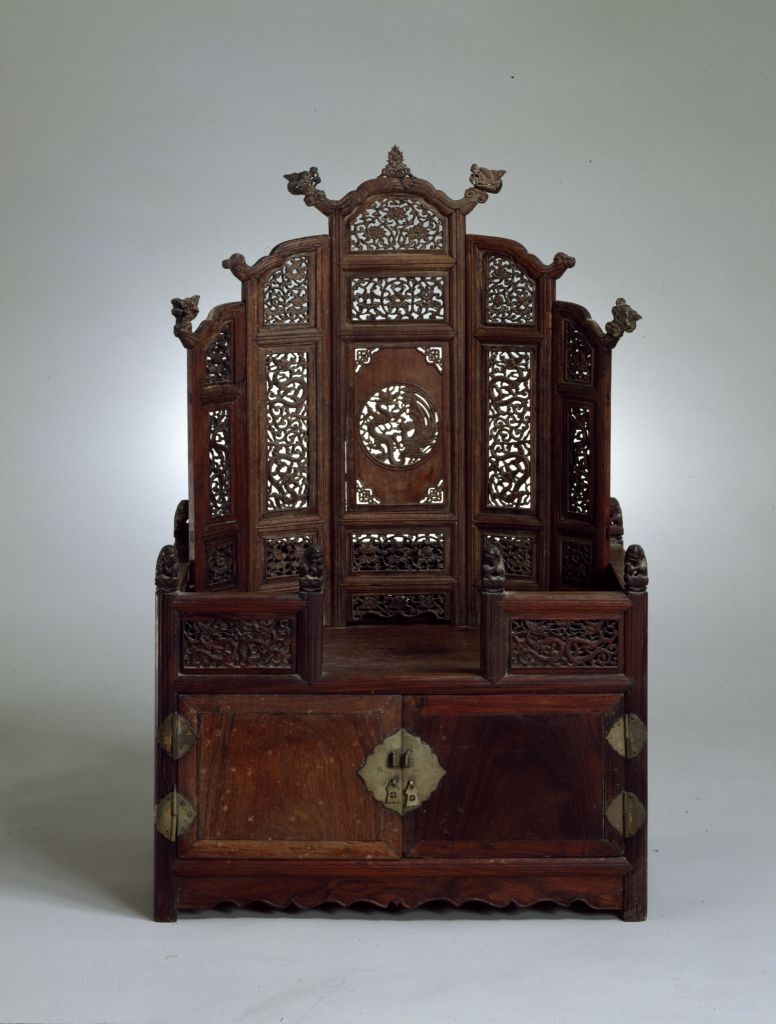 图片[1]-Five-screen mirror platform with phoenix pattern carved from yellow pear wood-China Archive